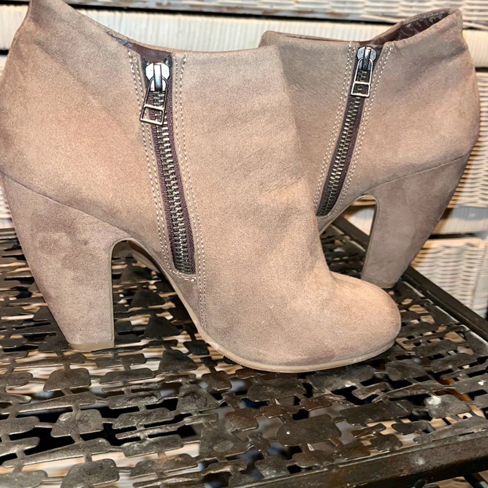 Candies Vintage Zip-Up Seude Heels